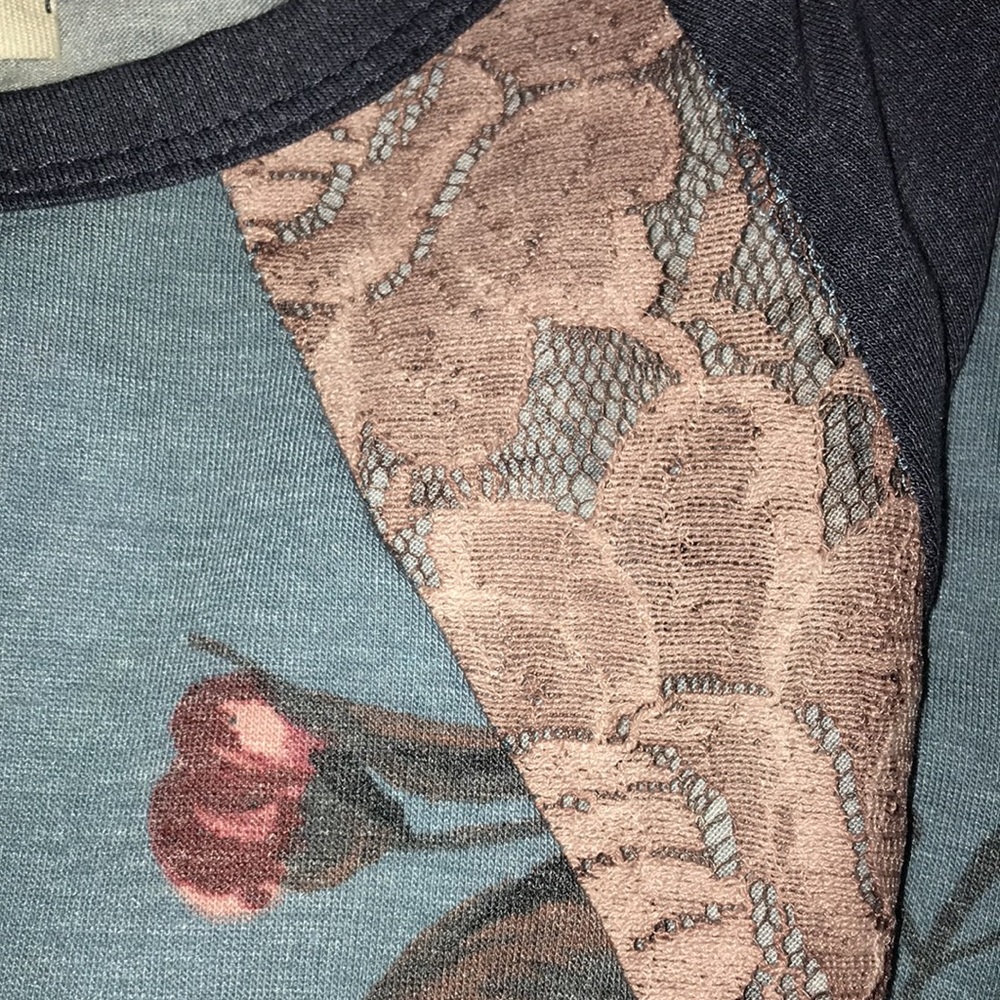 Floral Top - Picture 3 of 5